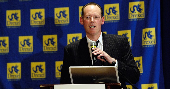 Paul Farmer giving the Mann lecture at Drexel in 2007.